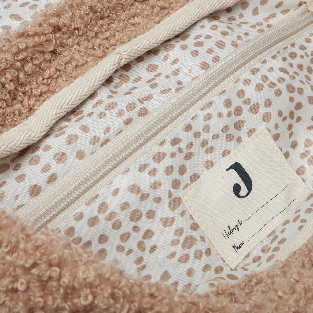 Binnenkant Jollein bouclé rugzak biscuit met ritsvak en label